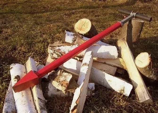 Дровокол имеет небольшие размеры