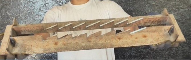 К коротким уголкам приварены длинные