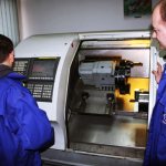 работа операторов за станком чпу