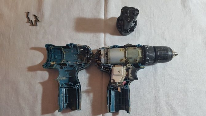 разобранный шуруповерт Makita