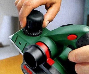 Регулятор резанья на передней ручке рубанка