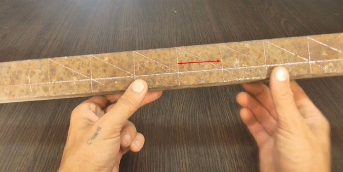 Середина уголка размечена по 5 см